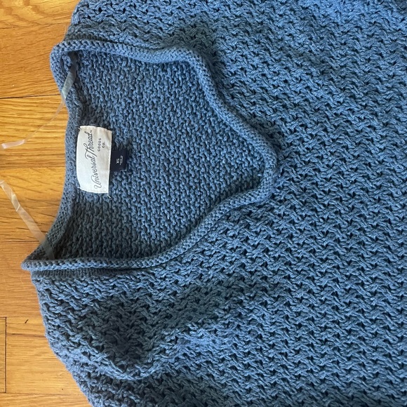 Universal threads sweater - Picture 3 of 3